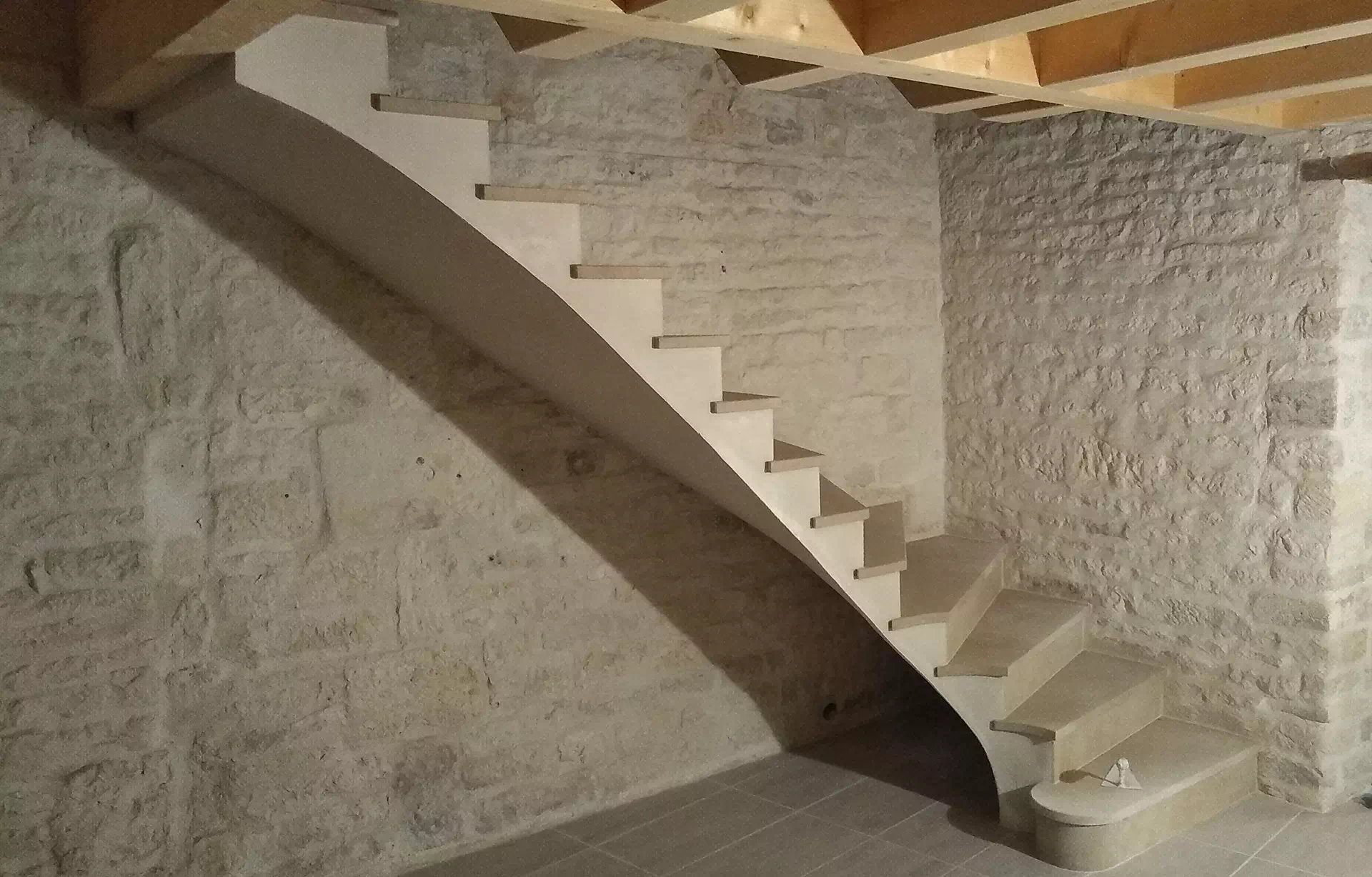 realisation-escalier-en-pierre-niort-pierres-jacquet